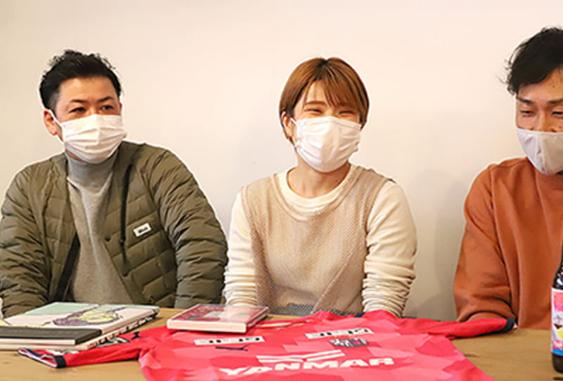 <span>イラスト・デザイナー</span>岡本 良